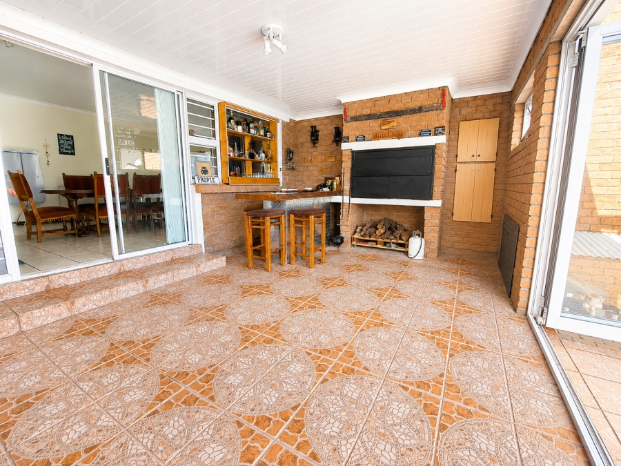 3 Bedroom Property for Sale in Myburgh Park Western Cape